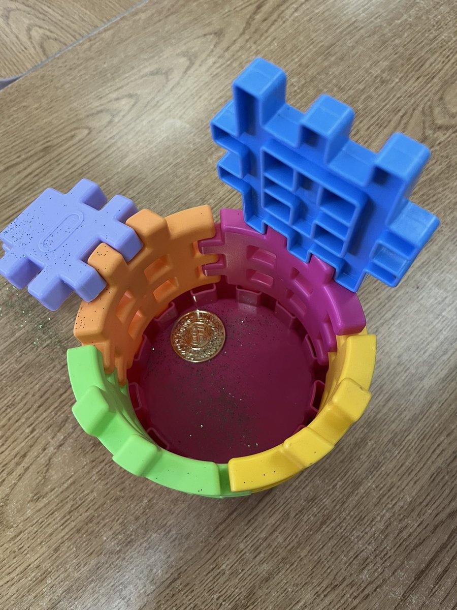 showyoulearn's tweet photo. How to catch a Leprechaun? π Ask our little kinder engineers. It looks like a leprechaun came overnight & left a surprise for their hard work π #kinderSTEM #kinderchallenge #youngengineers #seemythinking #howtocatchaleprechaun @GEDSB @mlle_bailey https://t.co/j4Lxh2B5H8