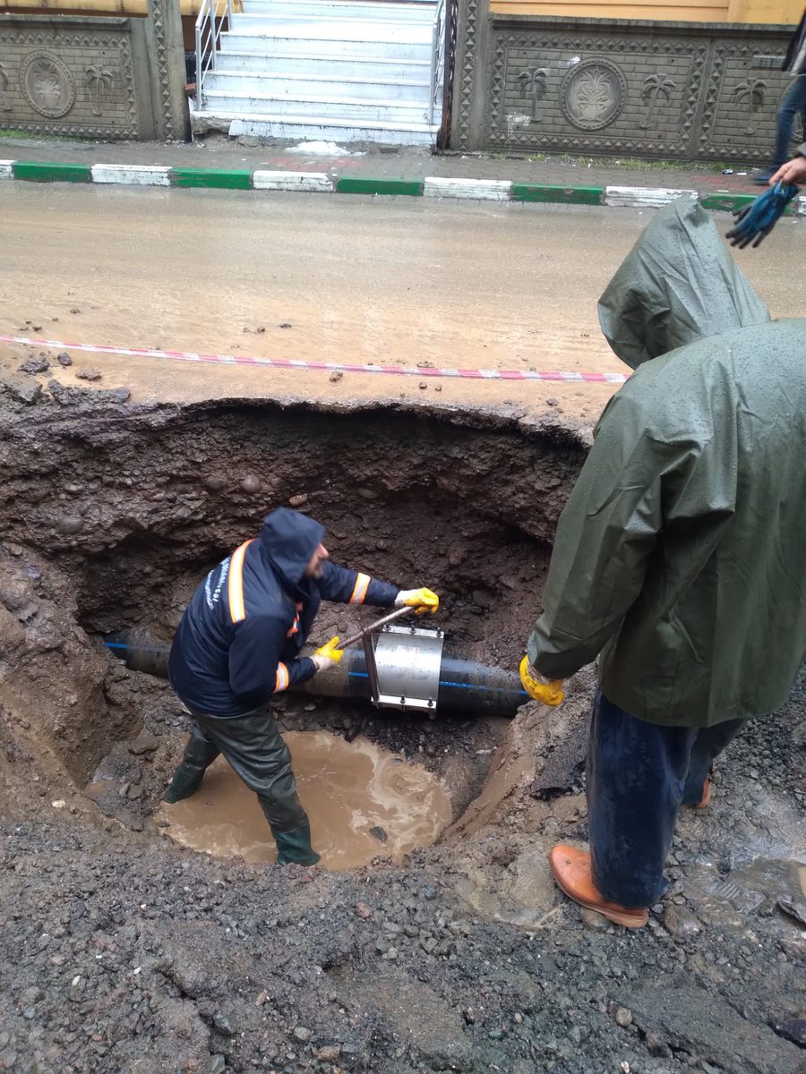 ✅ Kültür Mahallesinin içme suyunu sağlayan 315 mm çapındaki ana hatta oluşan su arızası ekiplerimizin özverili çalışması ile kısa sürede onarıldı.🚧🚜💪🏻