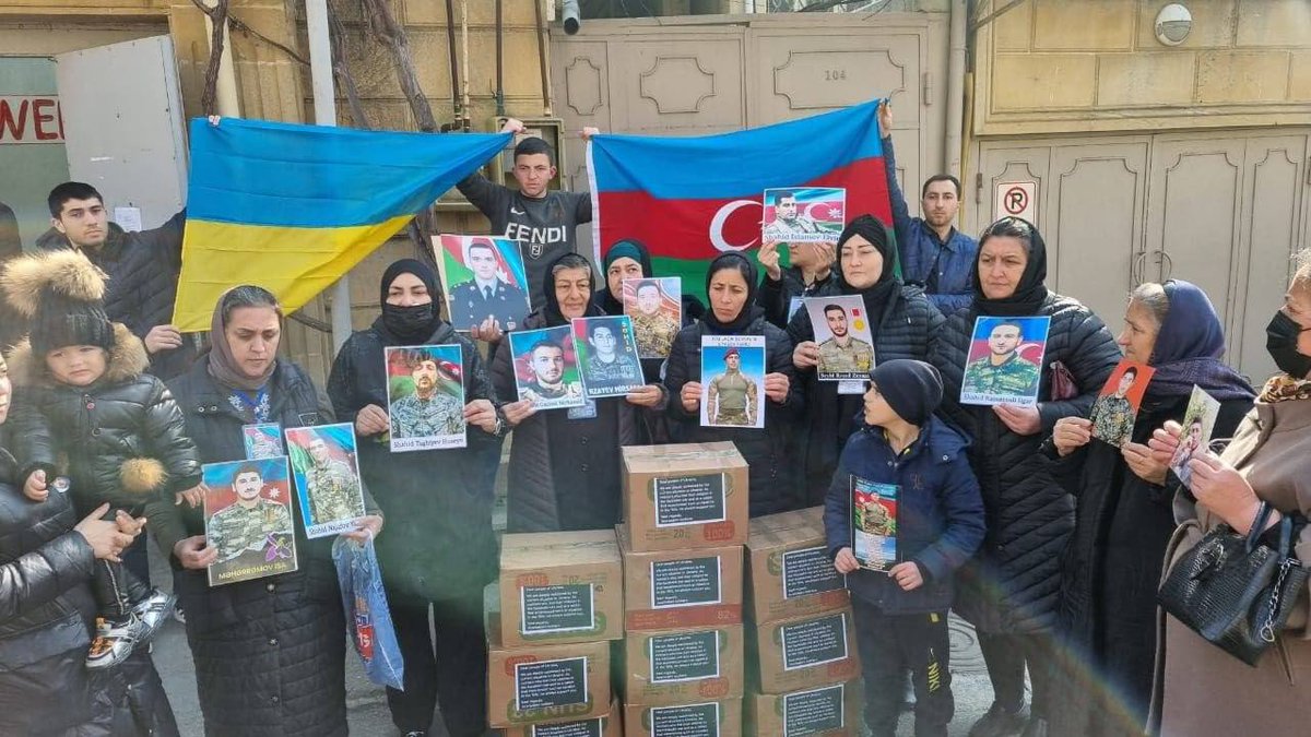 beyazid89's tweet photo. @ZelenskyyUa @BorisJohnson 🇦🇿🇺🇦👏🏻👏❗️Mothers of Martyrs of the 2nd Karabakh War have collected humanitarian aid for the people of Ukraine.
The aid was transferred to the Ukrainian embassy in Baku
#PrayForUkraine #StopPutinNOW #slavaUkraina #Azerbaijan #PrayForUkraine https://t.co/6jDtp60Wiz