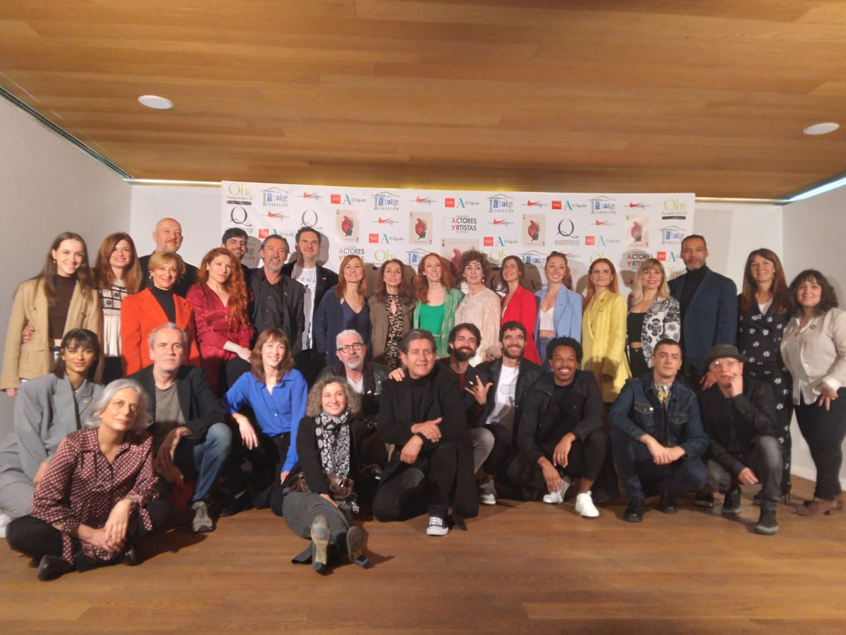 Y hasta aquí la rueda de prensa de los #30PremiosUA ✨✨✨

Nos despedimos con la foto de familia de los nominados y nominadas 

¡Nos vemos en la gala! 👏🏼👏🏼