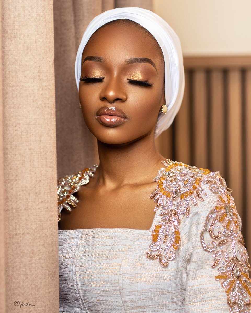 remaynne's tweet photo. Can’t get enough of this clean bridal  look created on @u.mme.__ 
@remaynne x @pixah_photo 

Bridal styling @cherykam
Turban @bridal__affairr 
Henna @ruhys.empire 
Kente @hg_kentekiosk 
Lace @lush_fabrics 
Accessories @glamative_ https://t.co/oNOJFCWC8l