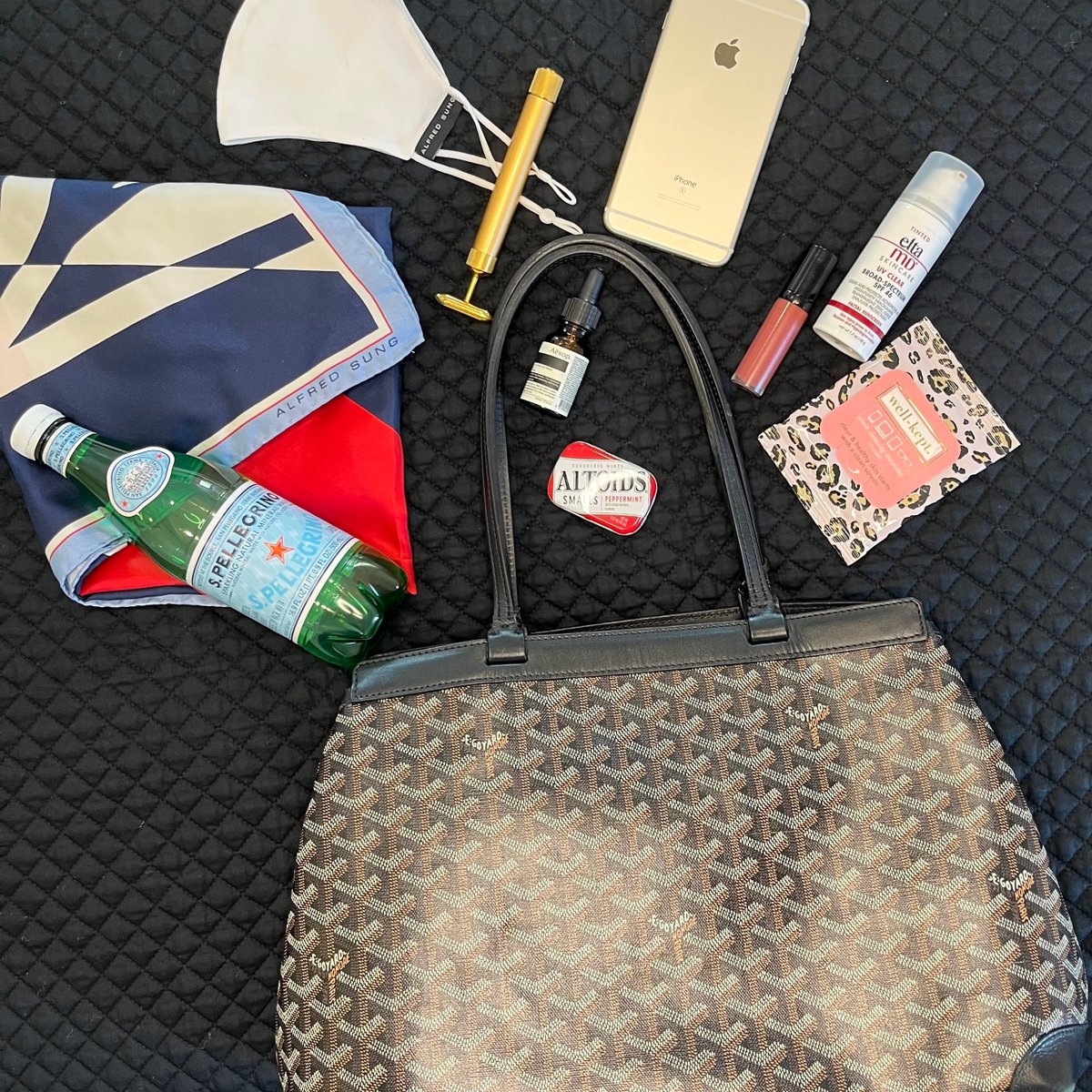 A few ideas for what to keep in your tote, from our merchandise director Tamara Mimran (and yes, that's a vibrating face massager) 👜 #whatsinyourbag #minialtoids #iphone #AesopEyeSerum #PinkLipGloss #SanPellegrino #facemask #vibratingfacemassager #silkscarf #screenwipes