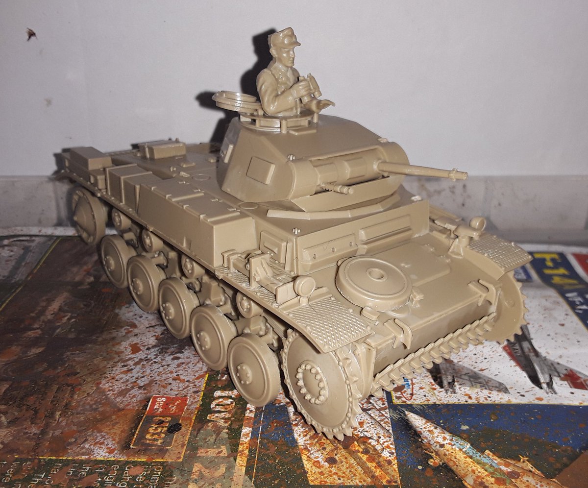 xEKATTx's tweet photo. Got everything put together for my Afrika Korps desert diorama. #tamiya #Scalemodeling #scalemodel #PzIIf #Panzer2 #AfrikaKorps #modeltanks https://t.co/ziHsHWEuXk
