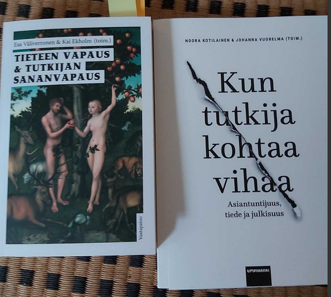 reettakettu's tweet photo. HS nosti 2.3. tutkijoiden häirinnän esille.
Muutama vinkkilinkki:
👉https://t.co/8myo98GzR1
👉https://t.co/BYvAyB8eg9
ja journalisteille👉https://t.co/OD82c1e8PO
Kuvassa tietokirjoja aiheesta.
#tiedeviestintä #VihaPuhe #scijo #tiede #tutkimus https://t.co/iLJClJ3hmV