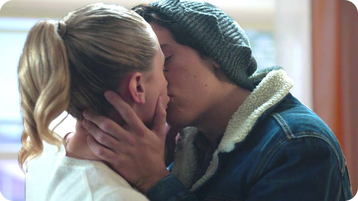 monicadobriv's tweet photo. Happy Bughead anniversairy day❤️😍😍#Bughead #Riverdale https://t.co/VCutNEUPTk