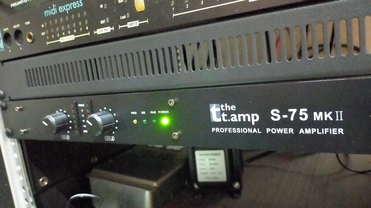 THEONE_HighEnd's tweet photo. フラットが最重要！
with Western Erectric 18GA

10モニも良いけど、KEFが個人的には好みかな。thomann S-75mk2 と Western  Erectric の18GA で 繋いだ KEFの相性は抜群
※ホームプロオーディオではなくDTM用

Procable
https://t.co/c1kLJKtAHy

#procable #kef #westernelectric #dtm #18GA https://t.co/nz5lIf7n1C