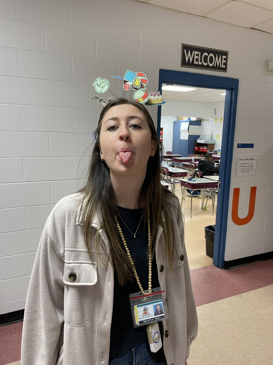 Carver_ES's tweet photo. It’s Wacky Wednesday at Carver!! #ReadAcrossAmerica
#SeussWeek https://t.co/GUs76eFH2K