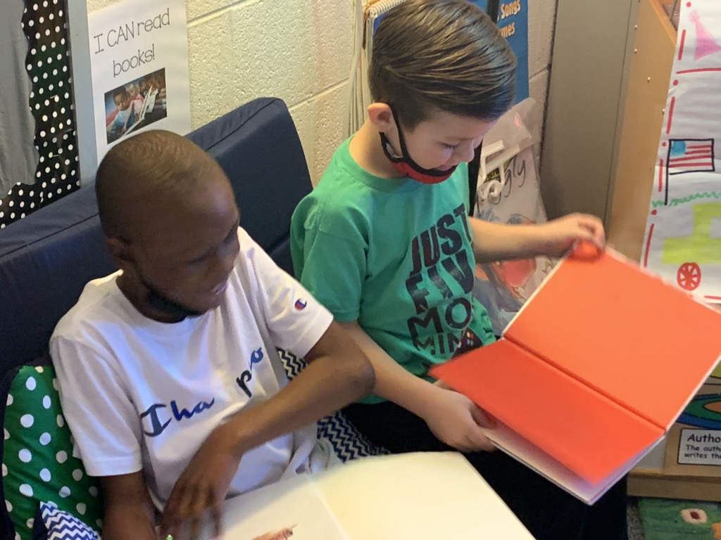 JRGreenK12's tweet photo. Geiger Elementary 1st Grade Scholars read to one another during center time. Impressive display of collaboration. https://t.co/eCAkev9l4h