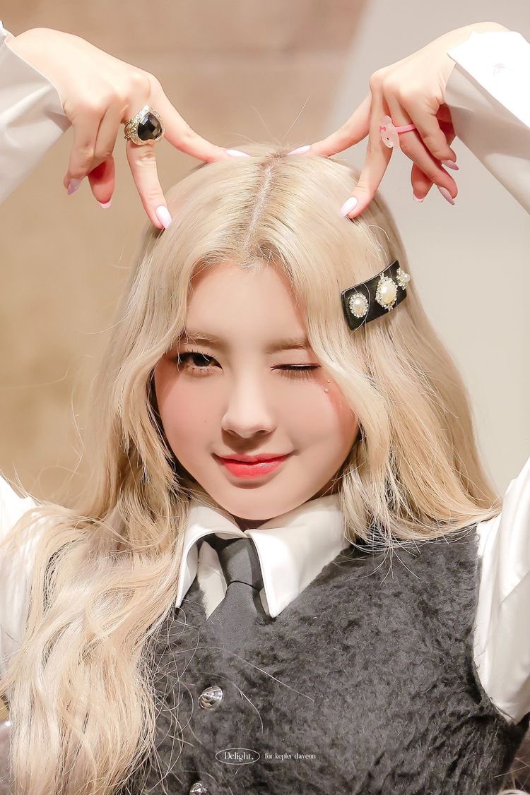 kepitxthinker's tweet photo. happy belated birthday to our ace kim dayeon! thank you for being such an amazing all-rounder and bringing so much joy to kep1er. we all love you so much <3 
#OurAceDayeonDay
#다연이의_스무살이_봄햇살처럼_따스하길
#ダヨン20歳だよん https://t.co/3me9nibWux
