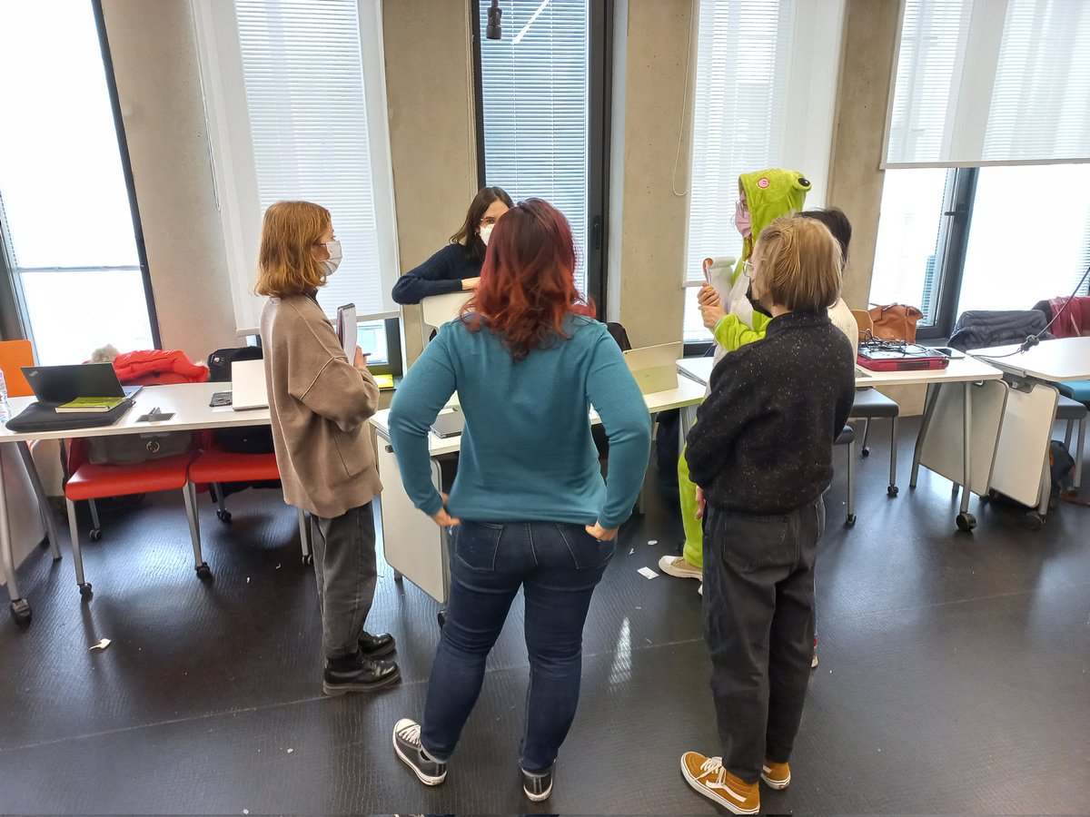 MarionTellier39's tweet photo. Speed dating on Master's thesis projects : 8 minutes to talk about your research topic to your peers
Forum aux sujets de mémoires de Master 1 sous forme de speed dating
#MasterFLEAMU #pédagogie_innovante #mescoursbizarres
#départementFLE https://t.co/GRdN511cOE