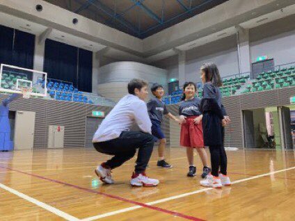 stones_b_ball's tweet photo. 月・木曜日は #小豆島STONES の選手によるバスケスクール
#STONESJr (@stonesjr_b_ball )🏀
水曜日は
#藪慶太朗 (@kya_byog )選手による
#やぶトレ
木曜日は
#三河徹也 (@33tetsuya14 )選手による
#お手軽トレーニング
金曜日は
#久米健太郎 (@1012Kentaro )選手による #トランポリン https://t.co/NO92DeKXtk