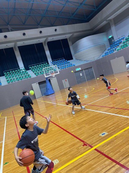 stones_b_ball's tweet photo. 月・木曜日は #小豆島STONES の選手によるバスケスクール
#STONESJr (@stonesjr_b_ball )🏀
水曜日は
#藪慶太朗 (@kya_byog )選手による
#やぶトレ
木曜日は
#三河徹也 (@33tetsuya14 )選手による
#お手軽トレーニング
金曜日は
#久米健太郎 (@1012Kentaro )選手による #トランポリン https://t.co/NO92DeKXtk