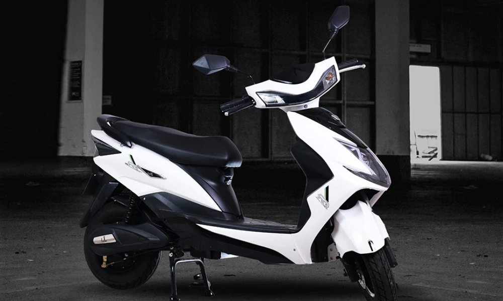 JustEVSocial's tweet photo. EeVe Wind Electric Scooter Specs - Range, Top Speed, Price

➡ 50,900 - Ex-Showroom Price
➡ 25 Kmph - Top Speed
➡ 60-70 km/charge - Range

More Details - https://t.co/XjCPGyXnGa https://t.co/8cUbQgfpjG
