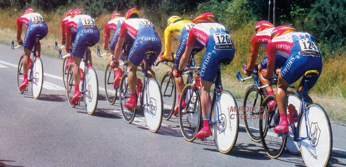 Miroir2Cyclisme's tweet photo. La belle unité de l'équipe COFIDIS lors du C.L.M. par équipes (TTT) de 70 km du Tour 2000.
Mais insuffisant pour conserver le maillot jaune face aux machines à rouler de la ONCE et de l'équipe US Postal

📸 DR
#TDF #TDF2000 #COFIDIS #LesRP #cycling #ciclismo #cyclisme #LesRP https://t.co/uS8Gcctuv4