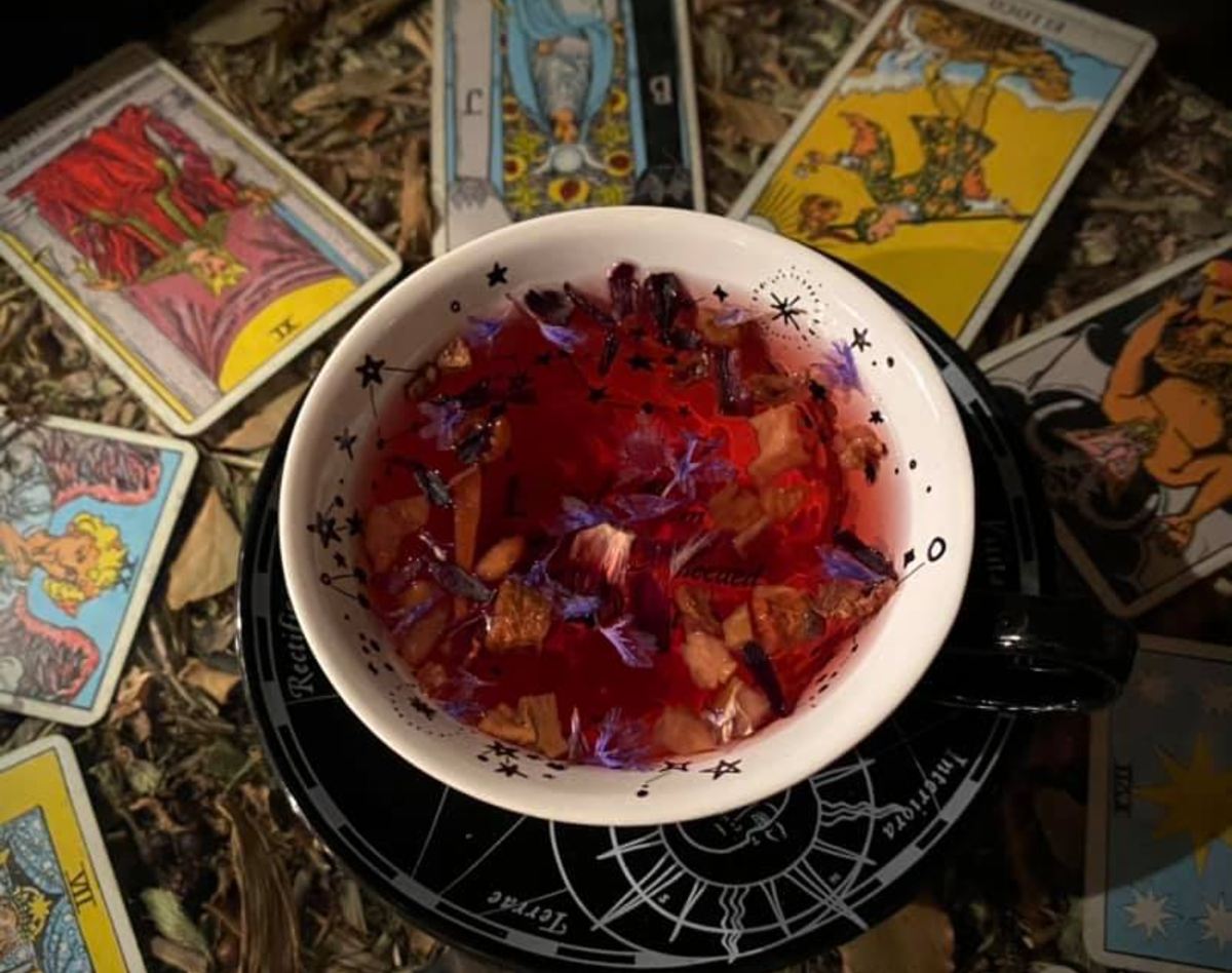 cafezm's tweet photo. En estas #TazasConHistoria 🍵 de #CaféZimmermann ☕ de @radioclasica 📻 visitamos Las Brujas 🧙♀️ Witchcraft Café en Ciudad de México 🇲🇽, cuya carta se inspira en hechizos y encantamientos.
Escuchamos la 🎼"Danza de la bruja" de Alexandre #Tansman.
👉 🎧 https://t.co/BmPGt4kplk https://t.co/tSEghpxmOt