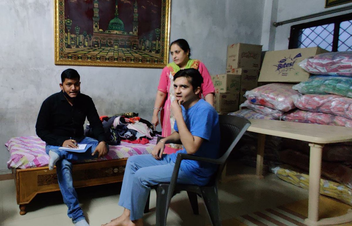 SDMGodhra's tweet photo. Visited our students 1)Kabir, 2)Rajveer returned from #Ukraine along with my team at their homes and heard their accounts of how Govt of India and Govt of Gujarat assisted their safe return to home 
@PMOIndia @CMOGuj @pkumarias @CollectorGodhra 
#OperationGanga https://t.co/wlNNxr3FWO