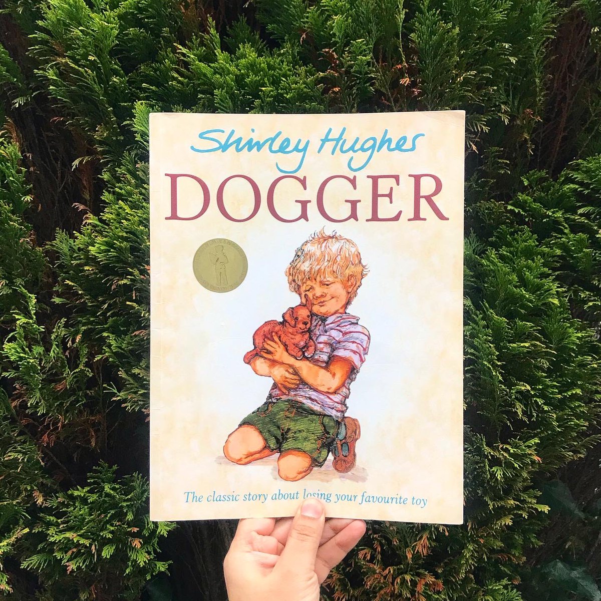 Thank you for creating many fabulous books and for bringing so many stories to life with your superb illustrations. Shirley Hughes 1927-2022.
.
.
.#ShirleyHughes #ClassicBooks #booksaboutfamily #favouritebook #childhoodfavourite #childhoodfavorite