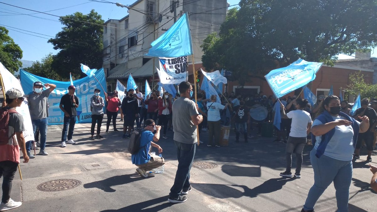 GermanLaRioja's tweet photo. #LaRioja Manifestación de movimientos sociales contra el acuerdo con el FMI https://t.co/88Ft4RjqIk