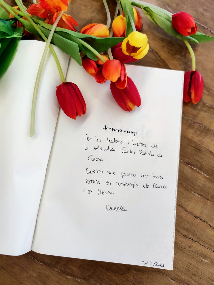 bprahola's tweet photo. ✍️Dissabte passat l’escriptora @DaviniaPWriter va venir a la biblioteca a presentar la seva última novel·la “Acurrúcate conmigo”. Va ser tot un plaer escoltar-te, moltes gràcies per #eldedicat!
#BibliotequesCat #QuèFemALesBiblios https://t.co/rf5l7g31Zq