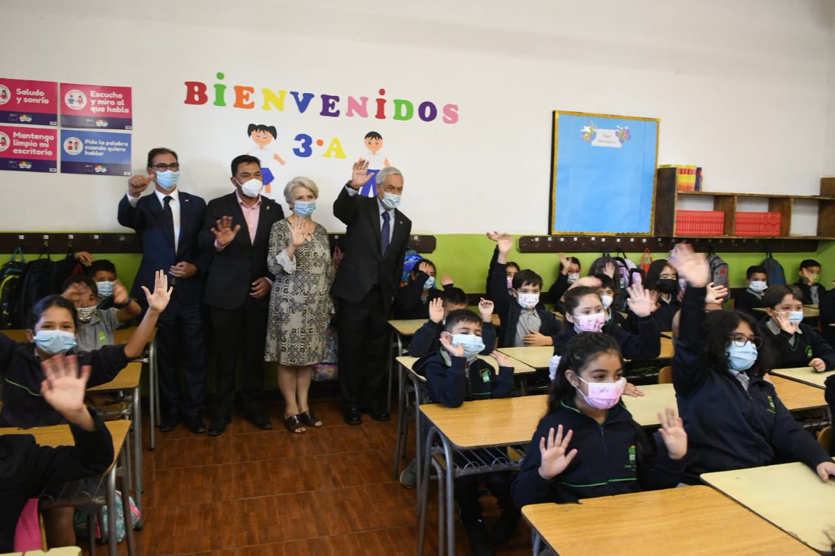 raulfiguersa's tweet photo. Con alegría y orgullo hoy podemos decir que todos los niños de Chile vuelven a encontrarse en sus escuelas en este nuevo año escolar 2022. ¡Gracias a todos quienes lo han hecho posible! #VolvamosAClases2022 https://t.co/zJHhFE0mGs