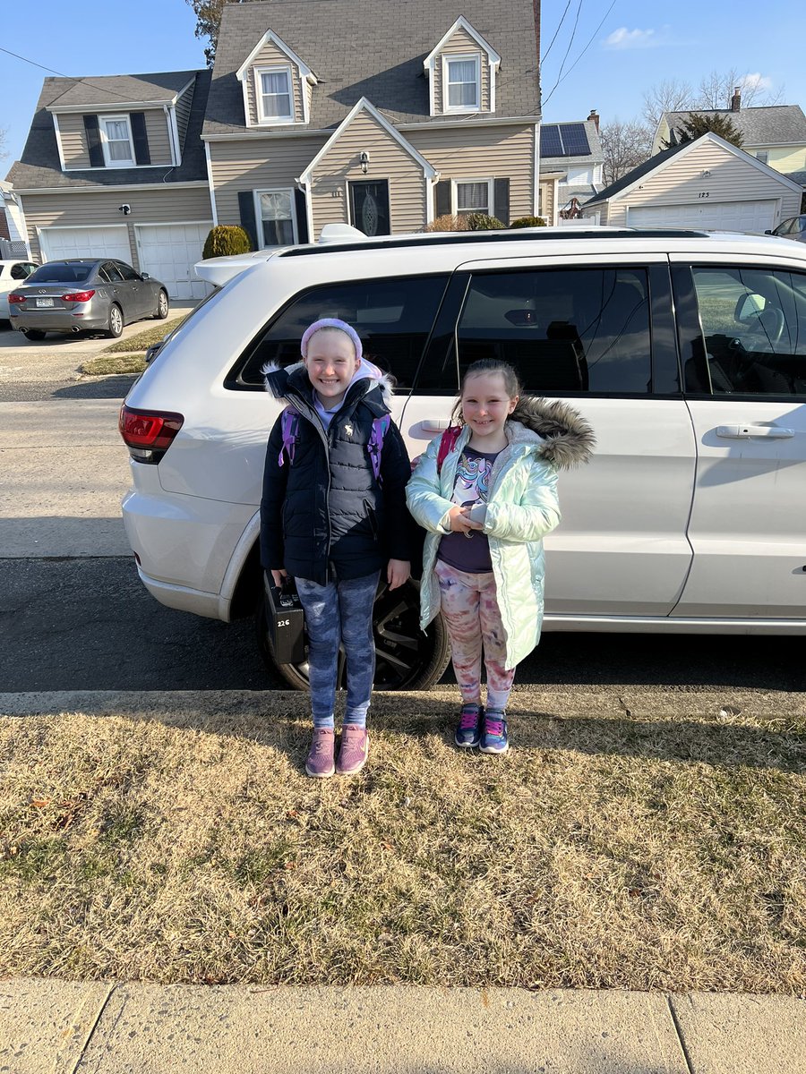 MCardinal79's tweet photo. Look at these smiling faces ready for school 💙💛 @WheelerAvenue @VS13UFSD https://t.co/gM6I9ITqss