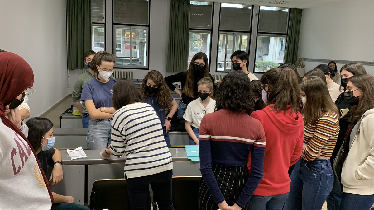 Reumatologia Sant Pau-Dos de Maig (@reuma_santpau) on Twitter photo Genial 1er día del Taller de Infiltraciones de “II Jornada Clínica” ideado por los estudiantes de la <a href="/UABBarcelona/">Universitat Autònoma de Barcelona</a> <a href="/ceem_medicina/">CEEM</a>. Muchas gracias por la invitación y a la <a href="/SEReumatologia/">Soc.Esp.Reumatología</a> por hacerlo posible. Hemos podido tocar e infiltrar con fantomas!
<a href="/BMagallares/">Berta</a> <a href="/hyepark_reuma/">Hye S</a> Genial 1er día del Taller de Infiltraciones de “II Jornada Clínica” ideado por los estudiantes de la <a href="/UABBarcelona/">Universitat Autònoma de Barcelona</a> <a href="/ceem_medicina/">CEEM</a>. Muchas gracias por la invitación y a la <a href="/SEReumatologia/">Soc.Esp.Reumatología</a> por hacerlo posible. Hemos podido tocar e infiltrar con fantomas!
<a href="/BMagallares/">Berta</a> <a href="/hyepark_reuma/">Hye S</a>