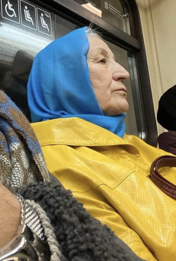 stevecrawshaw's tweet image. If I was doing an updated edition of #streetspirit or #smallactsofresistance, would include this woman from Moscow metro for sure #courage #ukraine (how do you arrest a raincoat?)