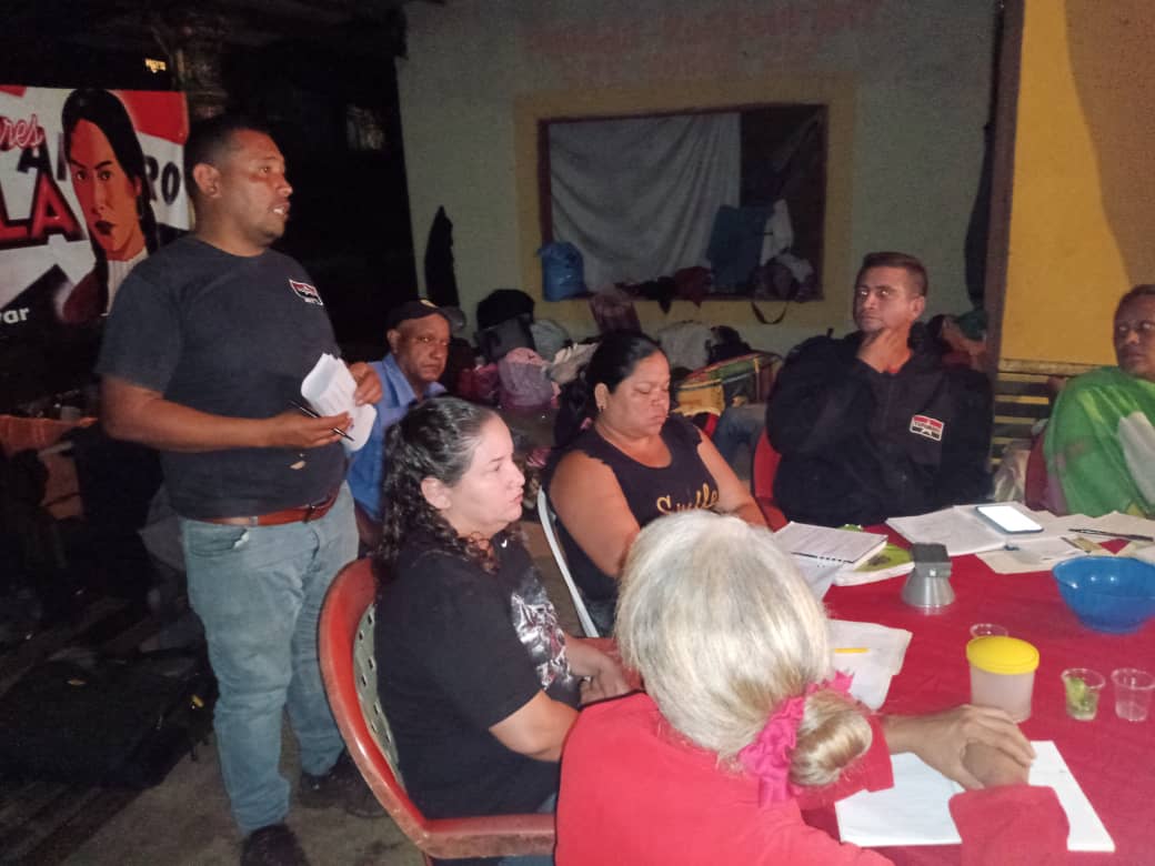 angostura0riMRT's tweet photo. Donde desde el Edo. Bolívar, reafirmando el compromiso organizativo en dirección colectiva, revisamos el accionar del Bloque y Plan de acción, en el marco del año de la Cultura y el Deporte.

#LaEraRebelde 
#LosRebeldesSomosMas https://t.co/mWKQa7wogF