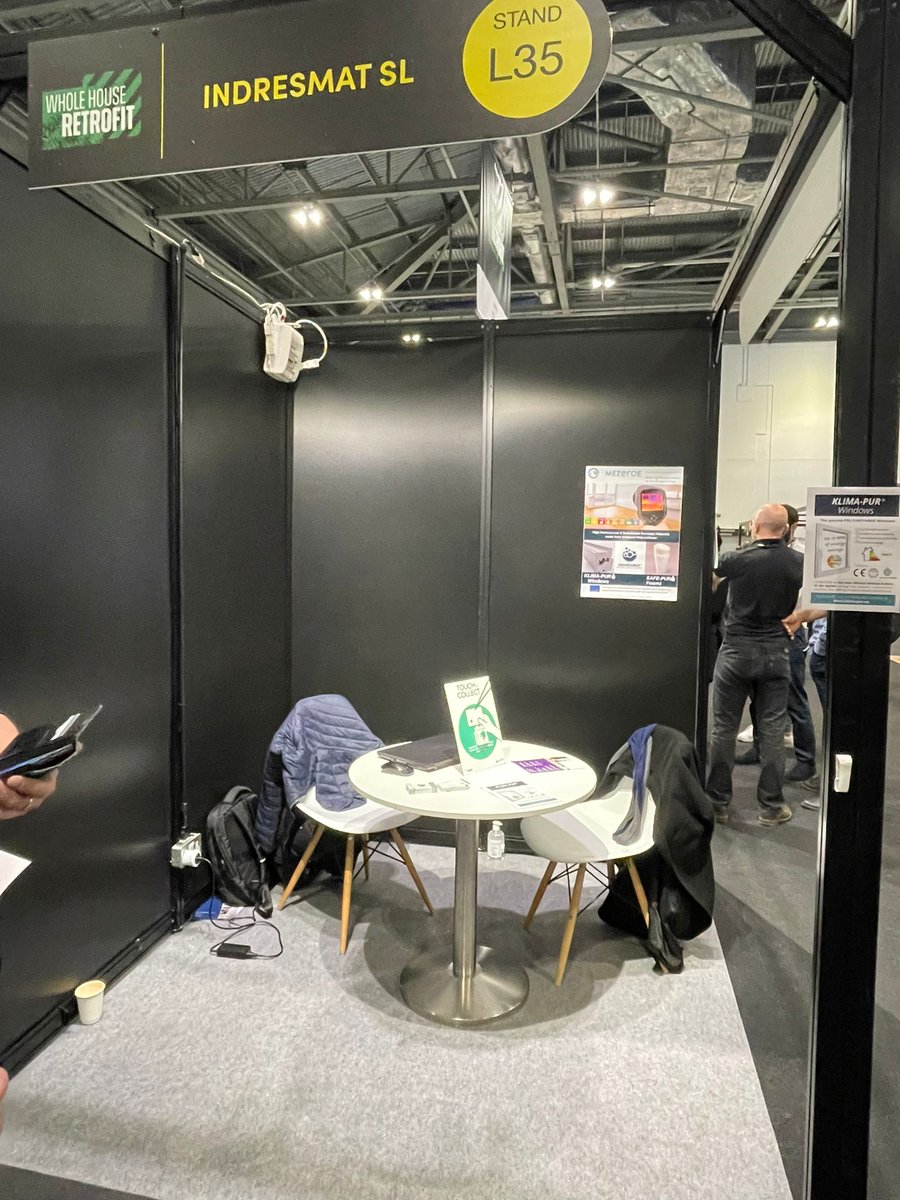 SpainBiz_UK's tweet photo. 🏗 There's lots of Spanish companies today in @ExCeLLondon! We are at @FuturebuildNow where we've met:
♻️ #Honext (E40 - upcycles waste fibres into fully recyclable, non-toxic panels)
🏘 @indresmat (L35 - develops bioPUR materials)
Come & discover their innovative solutions! https://t.co/OJZDH5MeHc
