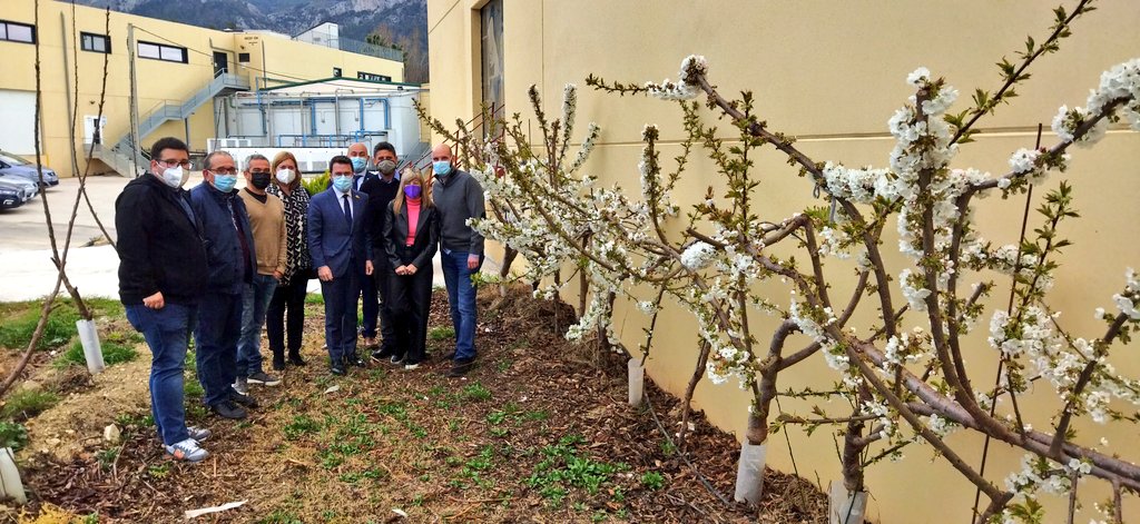 Seguim la visita amb el president <a href="/perearagones/">Pere Aragonès i Garcia</a> a <a href="/ATivissa/">Ajuntament de Tivissa</a> rebuts per la gent del poble a l'emblemàtica Plaça de la Baranova. Abans visitem l'empresa <a href="/cerimacherries/">CERIMA Cherries</a>, un referent del sector agroalimentari ebrenc i en el món de l'exportació de la cirera de la Ribera d'Ebre.