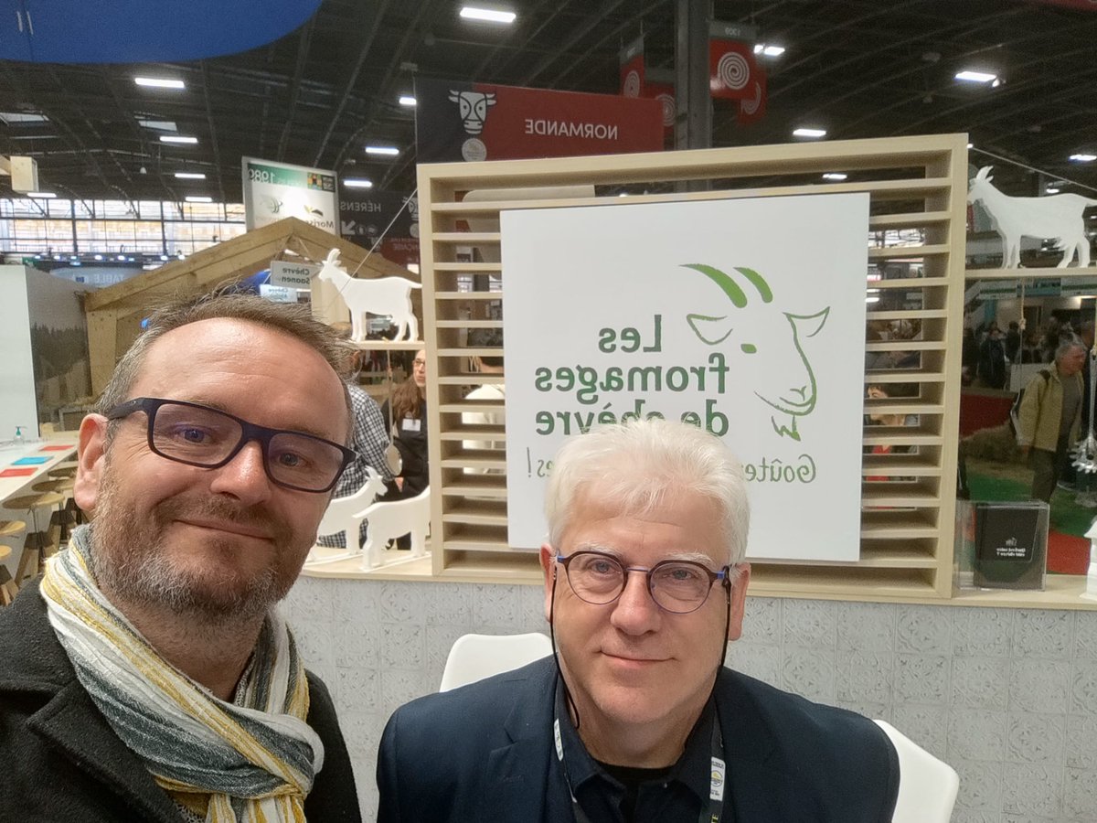 ABCDavaye71's tweet photo. [Partenariat - ABC Davayé 🦌 ]:
Jean-Philippe Lachaize directeur d'ABC Davayé rencontre Jacky Salingarde président de la Fnec sur le stand Filière caprine de l'Anicap au salon de l'agriculture.
@anicapfr @EleveursChevres 
#chevrerie #fromage #chevre #lait #formation https://t.co/7I41LS4oOL