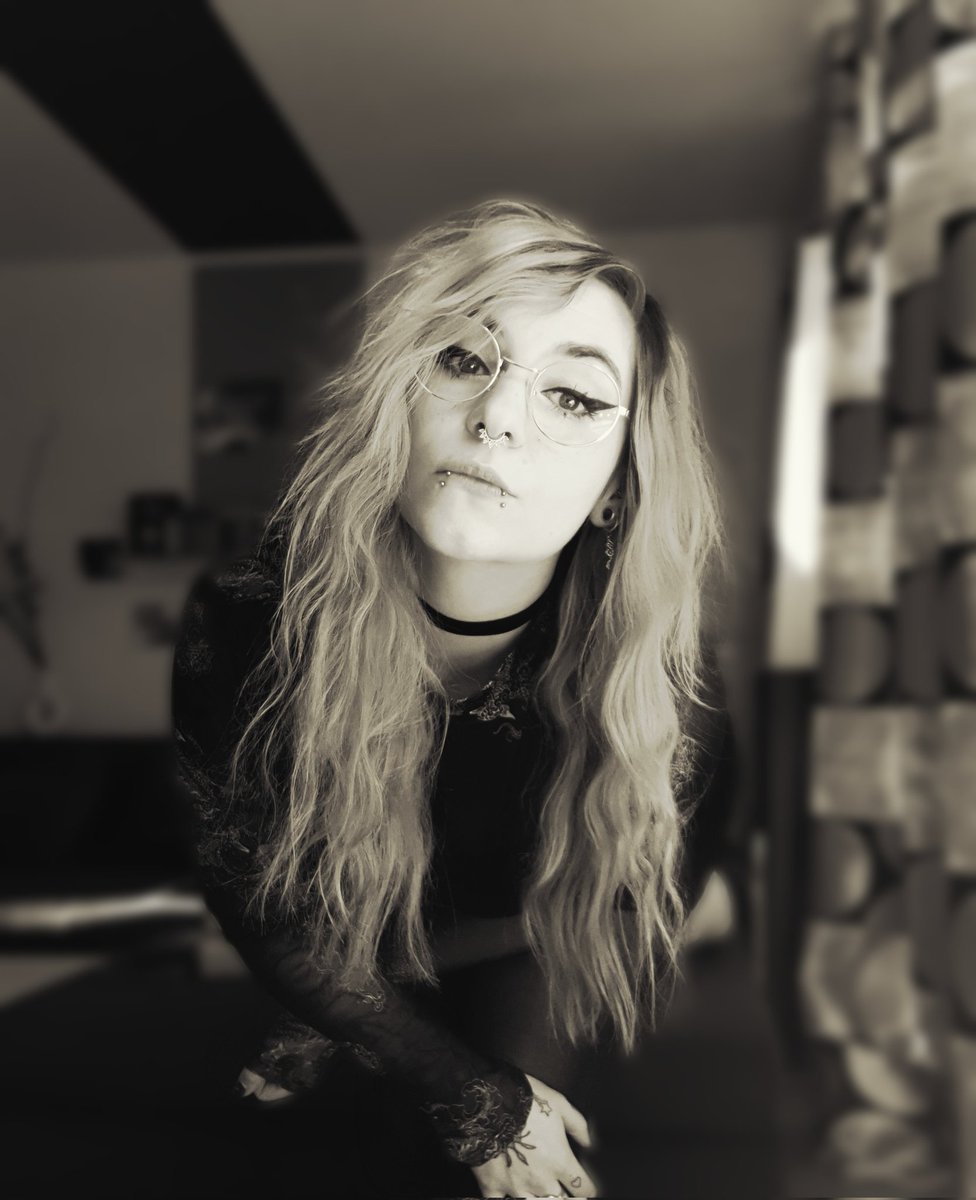 Hey Twitter! Ich lebe noch.. ich vergesse nur immer dass ich auf dieser Platform nen Account habe LUL 

#HITTHEKITTY