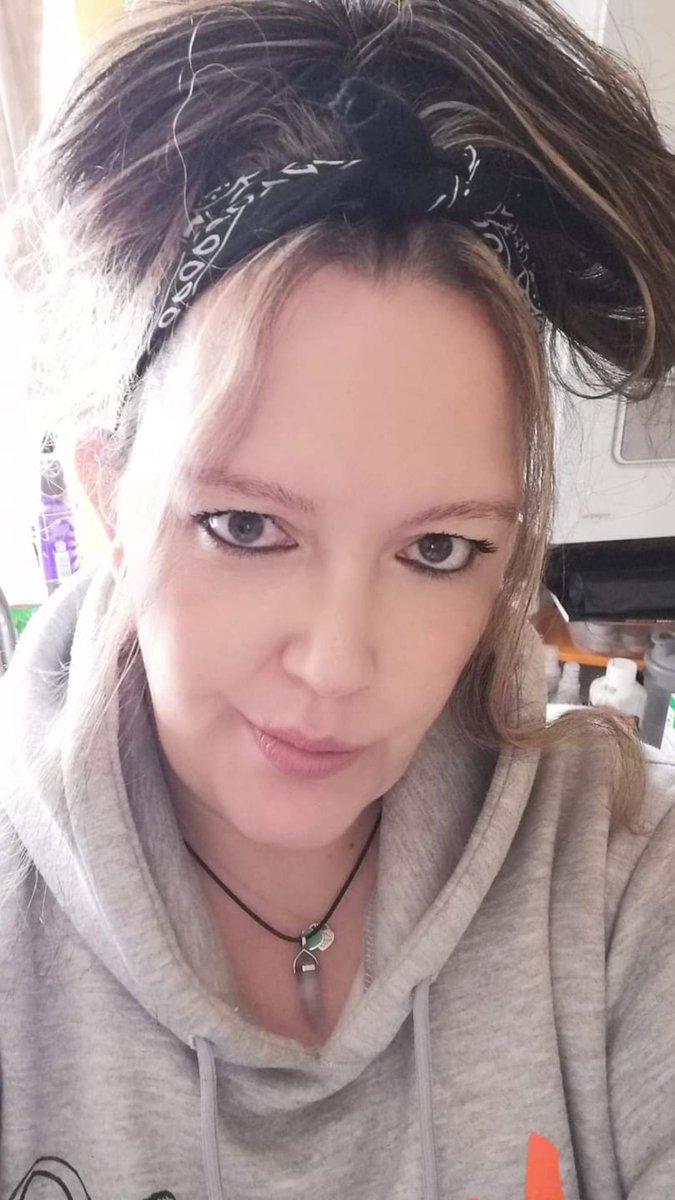 queenbeeas212's tweet photo. This gurl is the apple of the high of a high community @Twitch she is a great #support of all #Streamers #StreamerCommunity she is a strong women fighting #breastcancer you got this gurl #CancerAwareness #fypシ #friendship #cancercare #Fighter @QinnJane 💜💜 https://t.co/4NQEEJHW8j