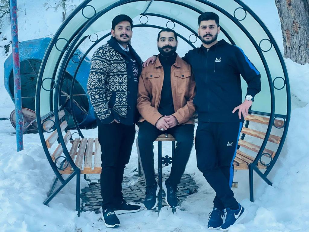 kashmirioo7's tweet photo. #TheRoad_Winter_for_Spring https://t.co/dSI4VuyT8Y