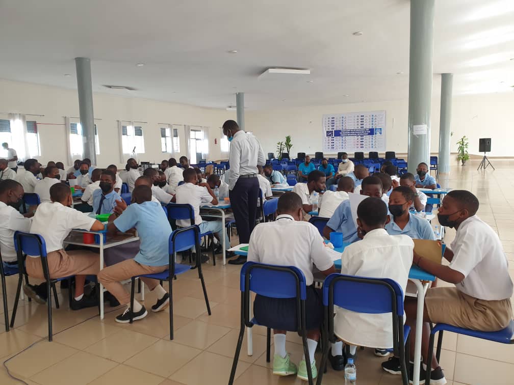 UnescoEast's tweet photo. UNESCO organized a Youth boot camp on on Re-imagining and Re-thinking STEM Education in the Fourth Industrial Revolution.
Students are taken through #Robotics #codingforkids #MicroScience at #ARFSD2022 @RwandaGov
@NextEinsteinFor @AIMS_Rwanda https://t.co/1V8QC9RyrH