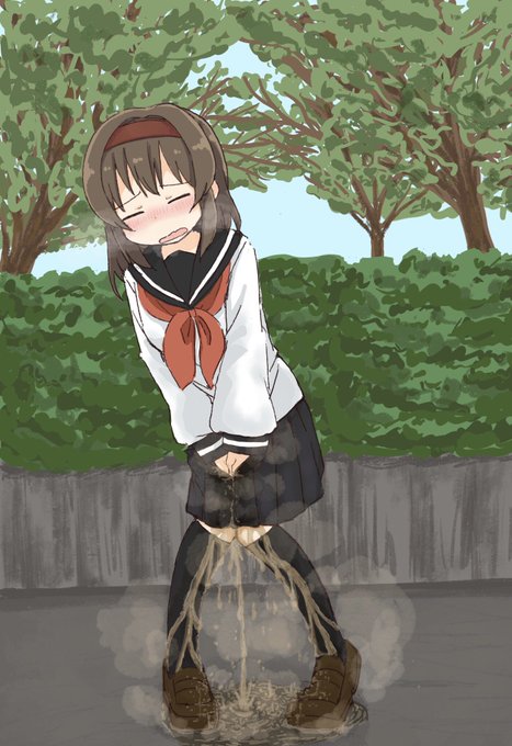 お水をこぼす女の子 