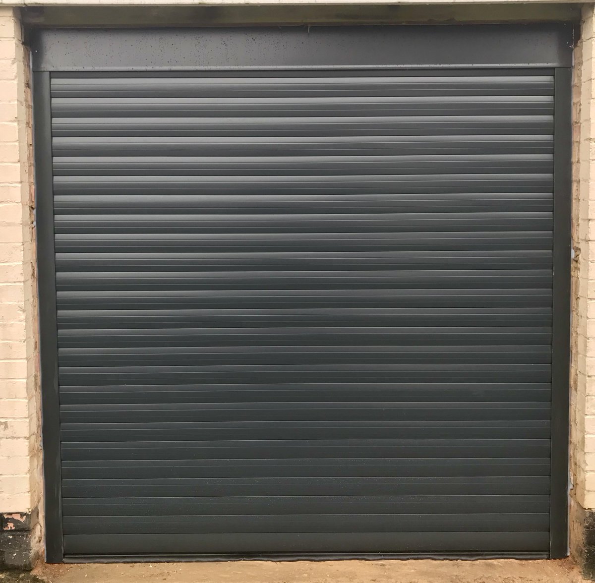 AceHerts's tweet photo. Great transformation by our Ace team for our client in #Stevenage!

This insulated @Novoferm_uk roller door features a sensor which will stop and reverse when the door is in operation, if it senses an obstruction. Handy! 
#WeAcedIt #BizHour #GarageDoor #beforeafter https://t.co/HVzKQgwBLh