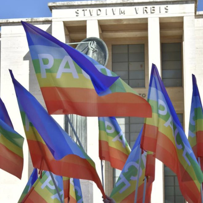 SapienzaRoma's tweet photo. 🔴 #now: "Sapienza per la pace", tutte le università del Lazio (studenti, docenti e personale) in Città universitaria per dire NO alla guerra in Ucraina

[segui la diretta su ➡️ https://t.co/JyWxlfqGLa ↔️ https://t.co/LwUbu2GZ7r]

#SapienzaPerLaPace #StopWarInUkraine #StopWar https://t.co/QFR274q1yS