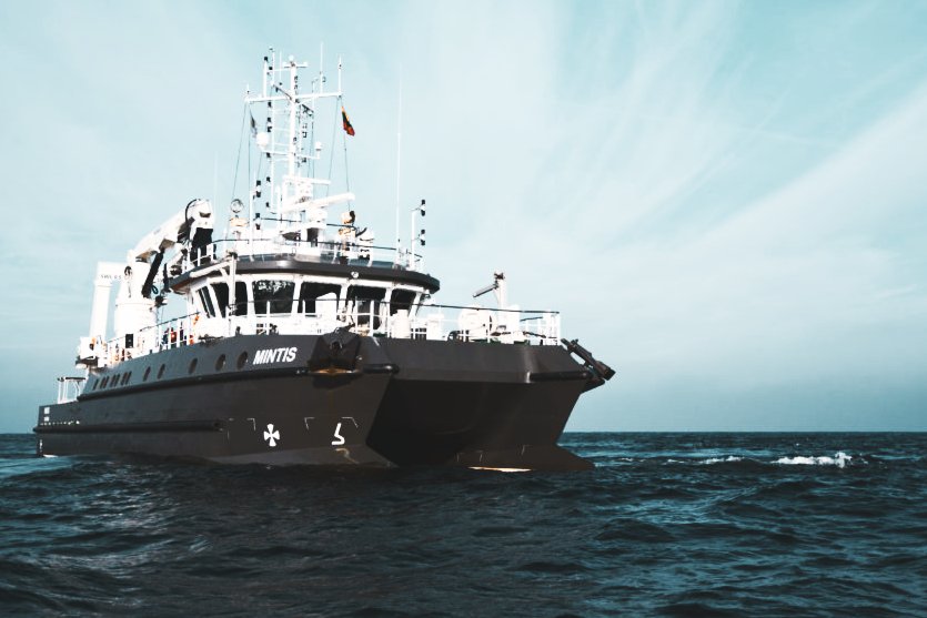EU_CONEXUS's tweet photo. 🌊Marine Sciences' students of the @UCV_svm have attended to the virtual conference “Life on Research Vessel Mintis. Preparation and execution of oceanographic surveys” given by Tomas Zapnickas, University of #Klaipeda, who's working at the Mintis Vessel.
#ccmarucv #oceanography https://t.co/4gfPPngDuc