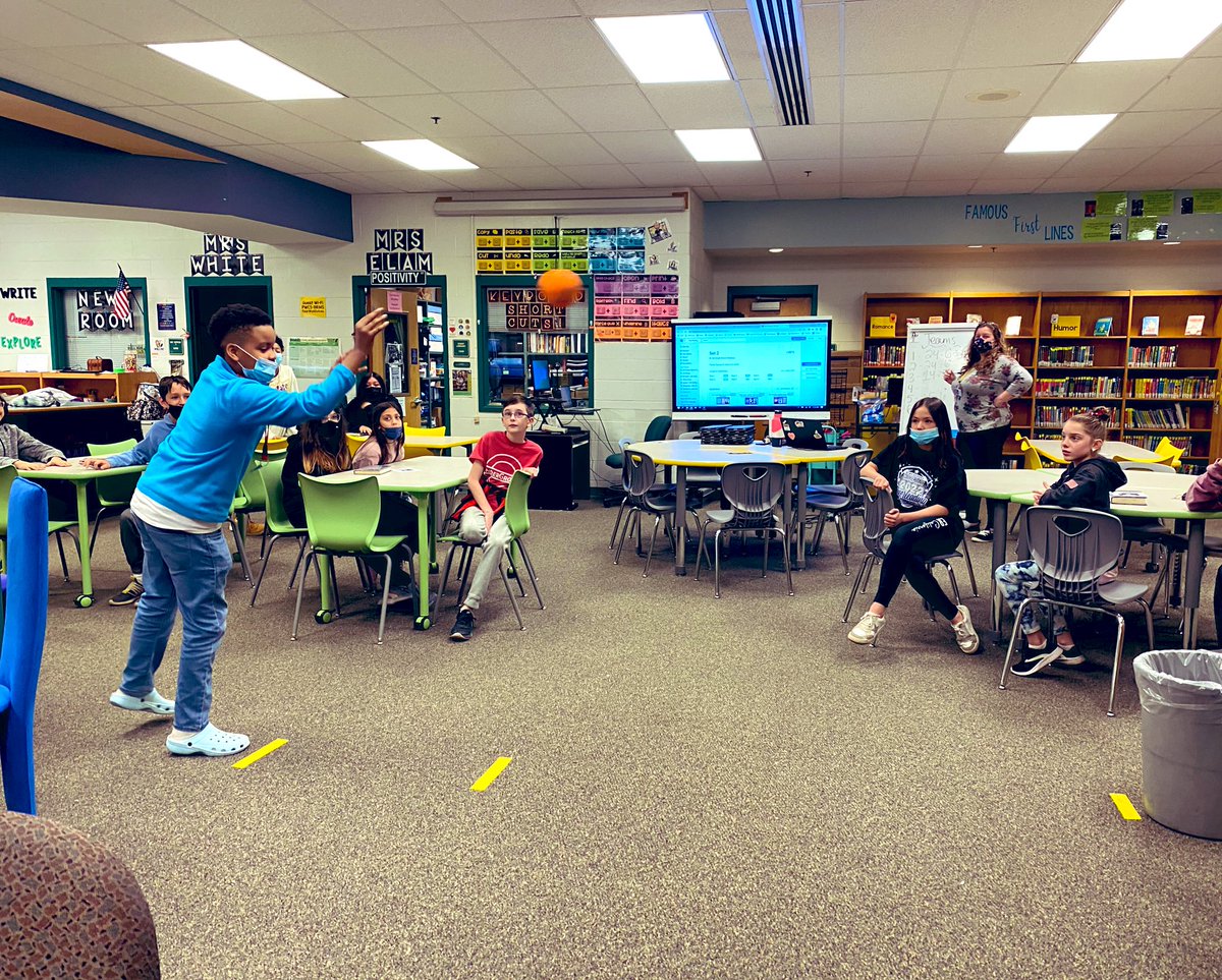 BRMSreads's tweet photo. #ReadAcrossAmerica We are celebrating with a #MarchMadness Tournament of Books! This week 6th graders are learning about the top 16 books with plickers &amp; a game of trashketball 🗑🏀 each week we will narrow the bracket until we find our book of the year! @BullRunMS #PWCSlibraries https://t.co/4UxdYRWn0Q