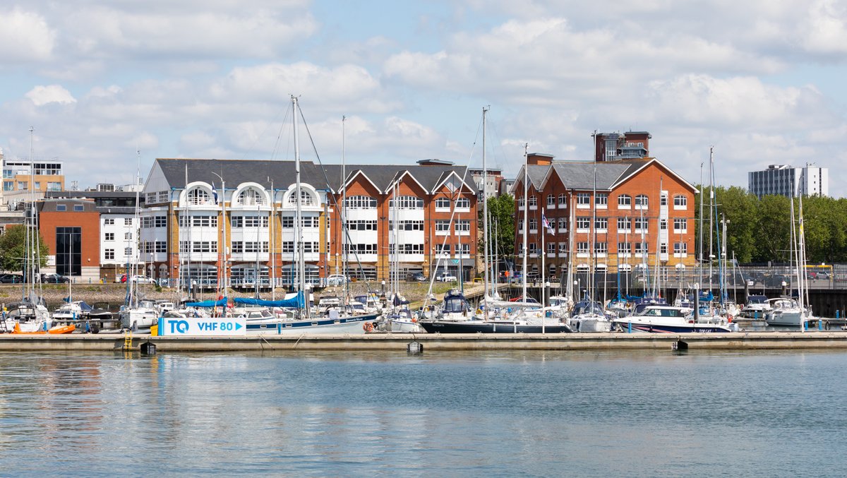 RO_RealEstate's tweet photo. The RO Group is delighted to announce that EV Cargo, the global logistics company, has taken space in the RO’s iconic waterfront property, 3 Waterside Place in Southampton.

https://t.co/dHxRy0Dy7h

#inbusinesstodobusiness
#OfficeSpace 
#southampton https://t.co/IubLgEVgzR