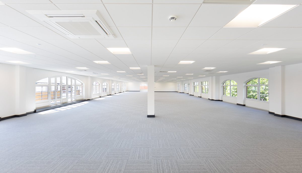 RO_RealEstate's tweet photo. The RO Group is delighted to announce that EV Cargo, the global logistics company, has taken space in the RO’s iconic waterfront property, 3 Waterside Place in Southampton.

https://t.co/dHxRy0Dy7h

#inbusinesstodobusiness
#OfficeSpace 
#southampton https://t.co/IubLgEVgzR
