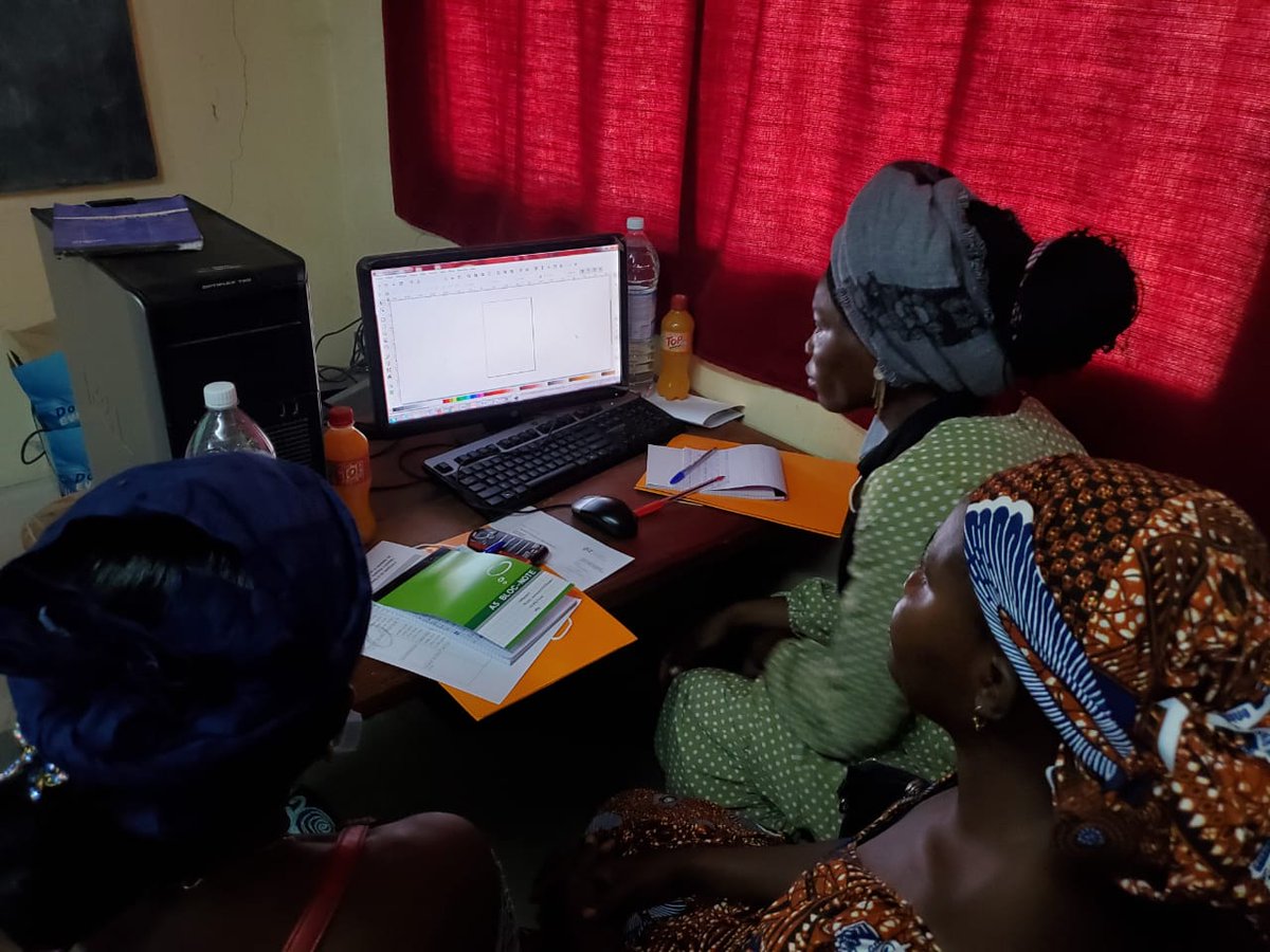 DigaMathieu's tweet image. Ça n&apos;a pas été facile d&apos;établir la connexion entre les partenaires #PRADEC 📶📲 mais ça vallait le coup d&apos;insister pour ce bel échange sur les #makerspaces 🧰🗜️entre les femmes 👩🏽‍🦰  de #Baré et #Garoua2 🤝🏽🗜️ #JIF2022