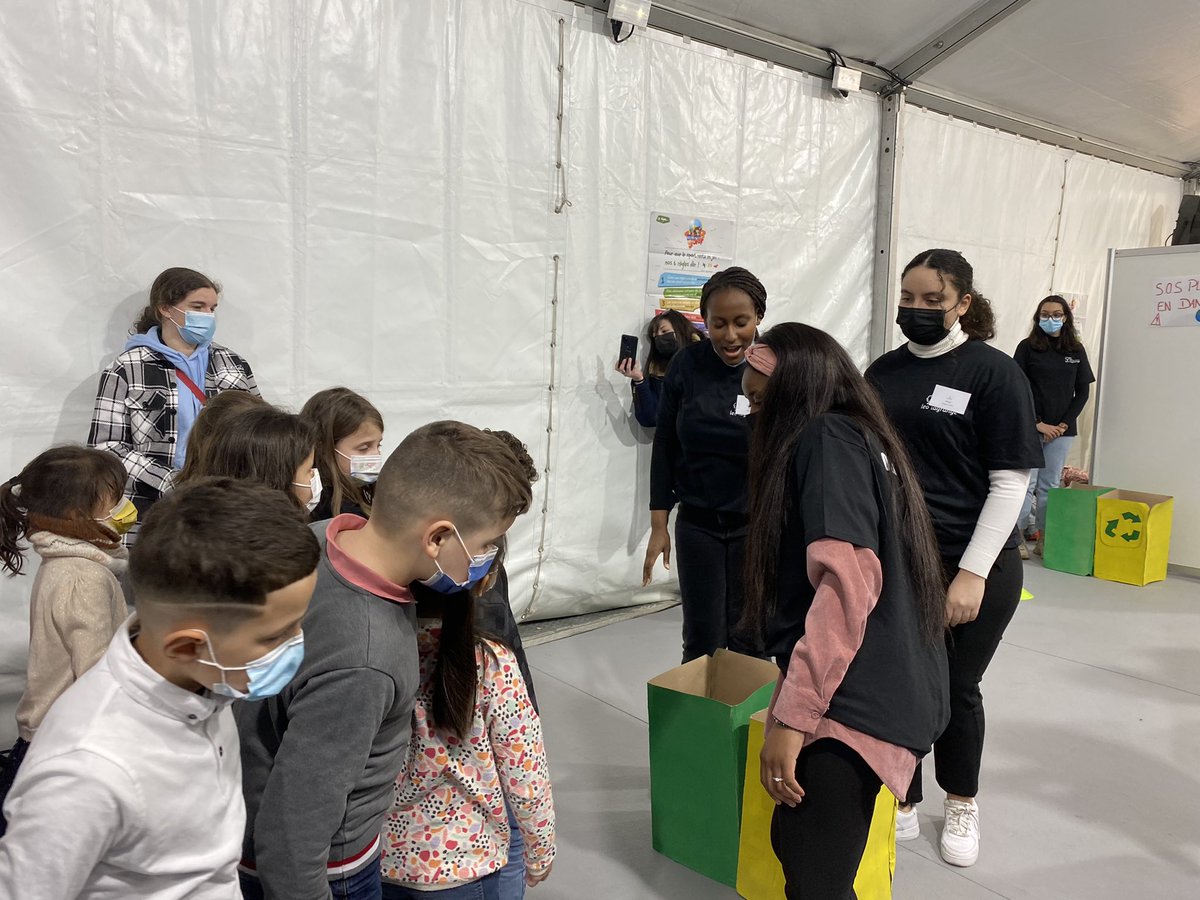 [#50ansBAFA #Animation]
🥳 La Fédération Léo Lagrange est ravie de participer aujourd'hui à l’après-midi spéciale #50ansBAFA organisée au Ministère Éducation nationale, Jeunesse et Sports.
👏 Bravo aux stagiaires BAFA Léo Lagrange qui animent un atelier !