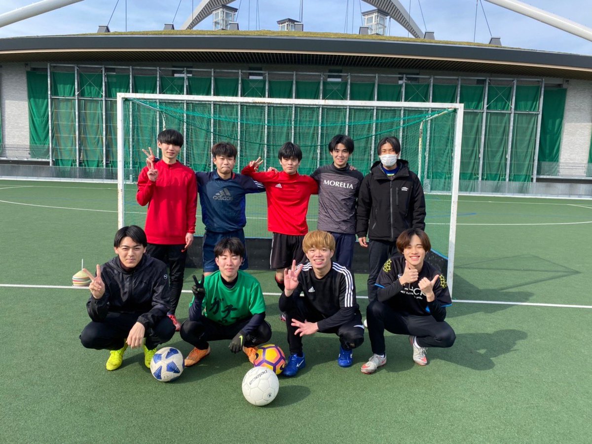 FricksGU's tweet photo. ところで皆さん、フリックスという名前の由来はご存知でしょうか🙄🙄

FREAK(ファン、オタク).  FRIENDLY(和気藹々とした).  
FREE (自由).
のかしらから取ったFR   
そしてKICK (蹴る、楽しむ) からICK

この２つを繋げてFRICKSです！目指すサークルの雰囲気とかイメージできる名前にしました😊😊 https://t.co/jFgUszf20c