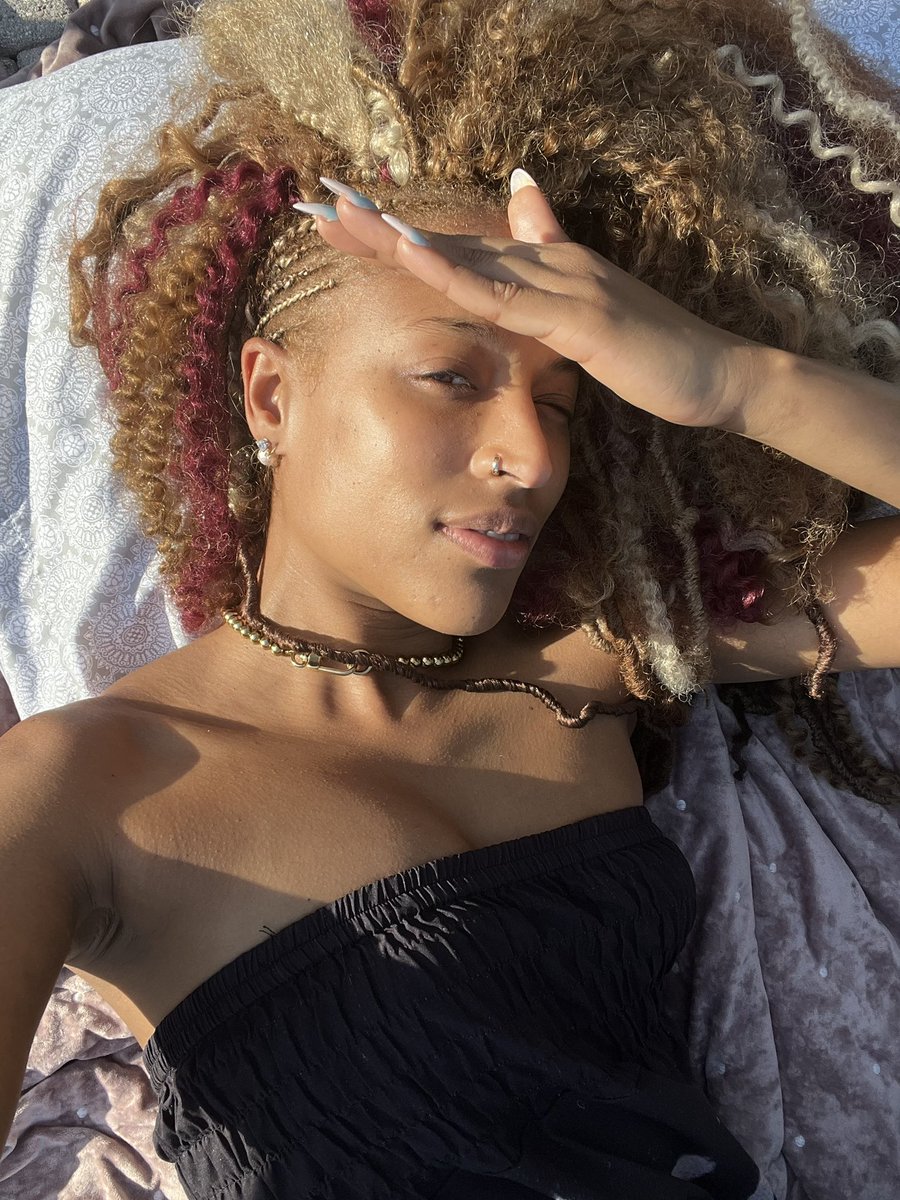 SANDFLOWER tweet media