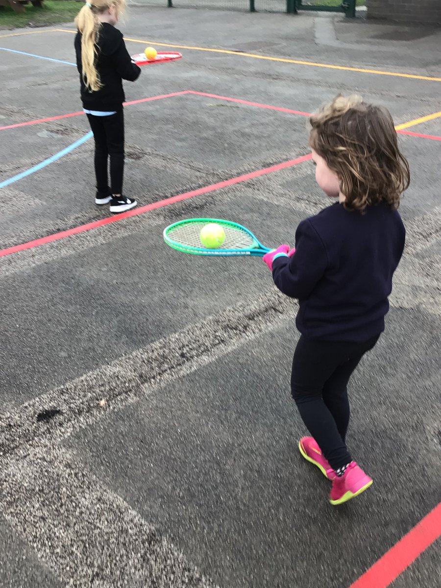 DunstonPrimary's tweet image. Apples have been learning to balance while moving! Super tricky work but we smashed it! Well done Apples. @CGSOutreach  #SpiresFed #SpiresPE