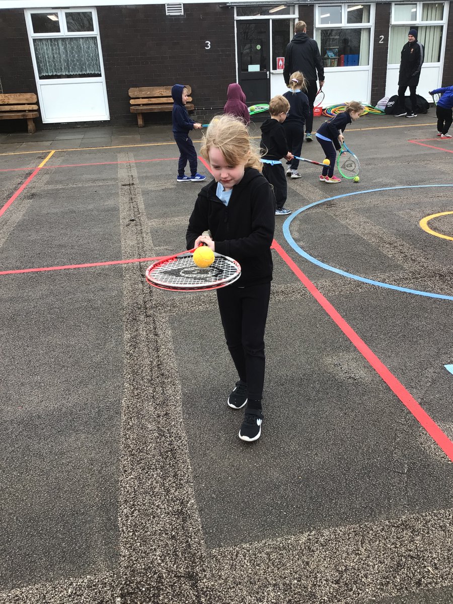 DunstonPrimary's tweet image. Apples have been learning to balance while moving! Super tricky work but we smashed it! Well done Apples. @CGSOutreach  #SpiresFed #SpiresPE