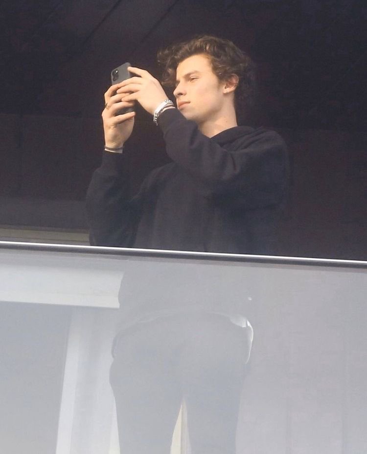 Coisas que nunca vamos ver, mas gostaríamos: as fotos do Shawn no Cristo Redentor, e as fotos que o Shawn tirou da sacada do hotel no Rio de Janeiro