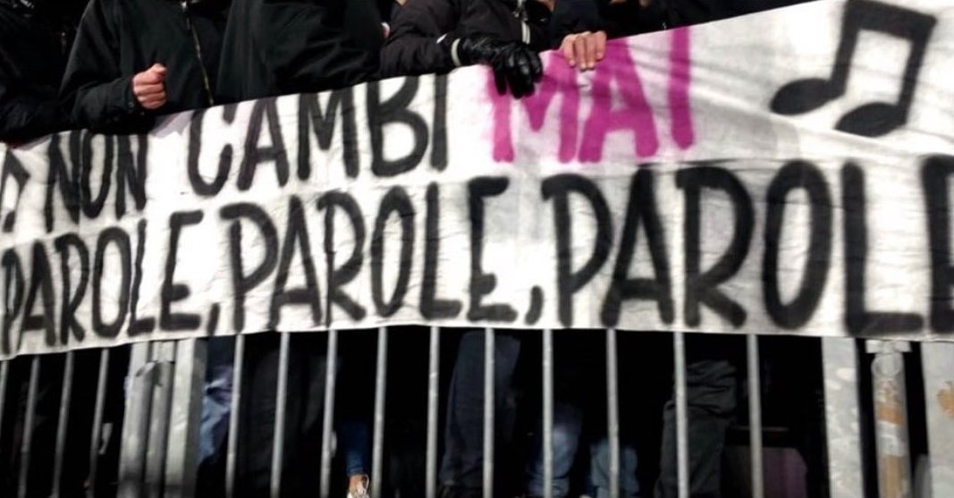 onlyju70's tweet photo. Per voi è l'evento, per noi è una perdita di tempo 😎 
Solo parole, parole, parole...🤡
#FiorentinaJuve #ForzaJuve #PrimoSud #Viking https://t.co/KsixEKyBZ8